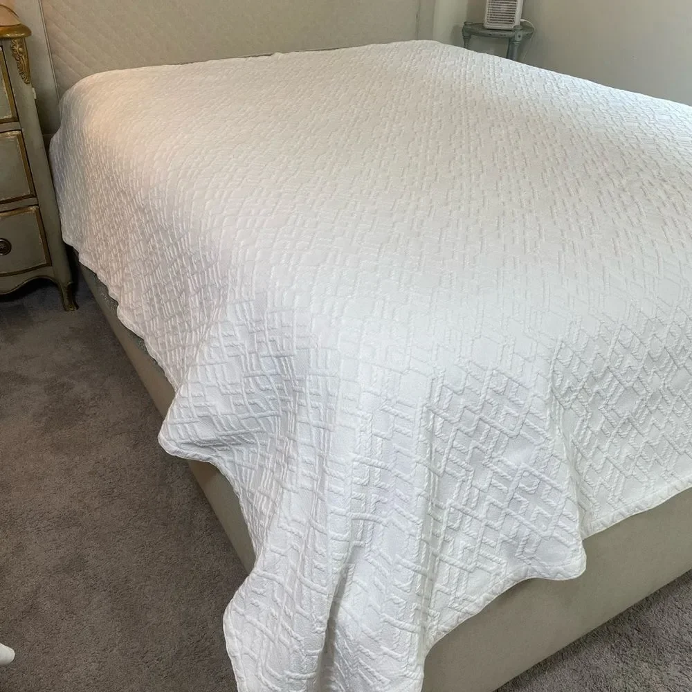 Luxurious White Matelasse coverlet woven Portugal